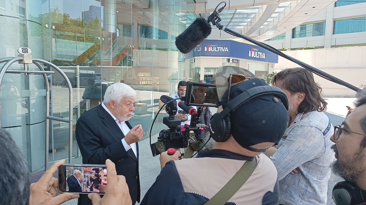 Jaime Maussan Talking to Press