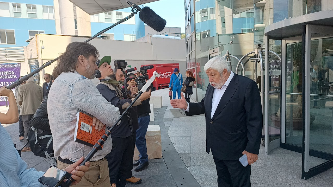 Jaime Maussan Talking to Press 3